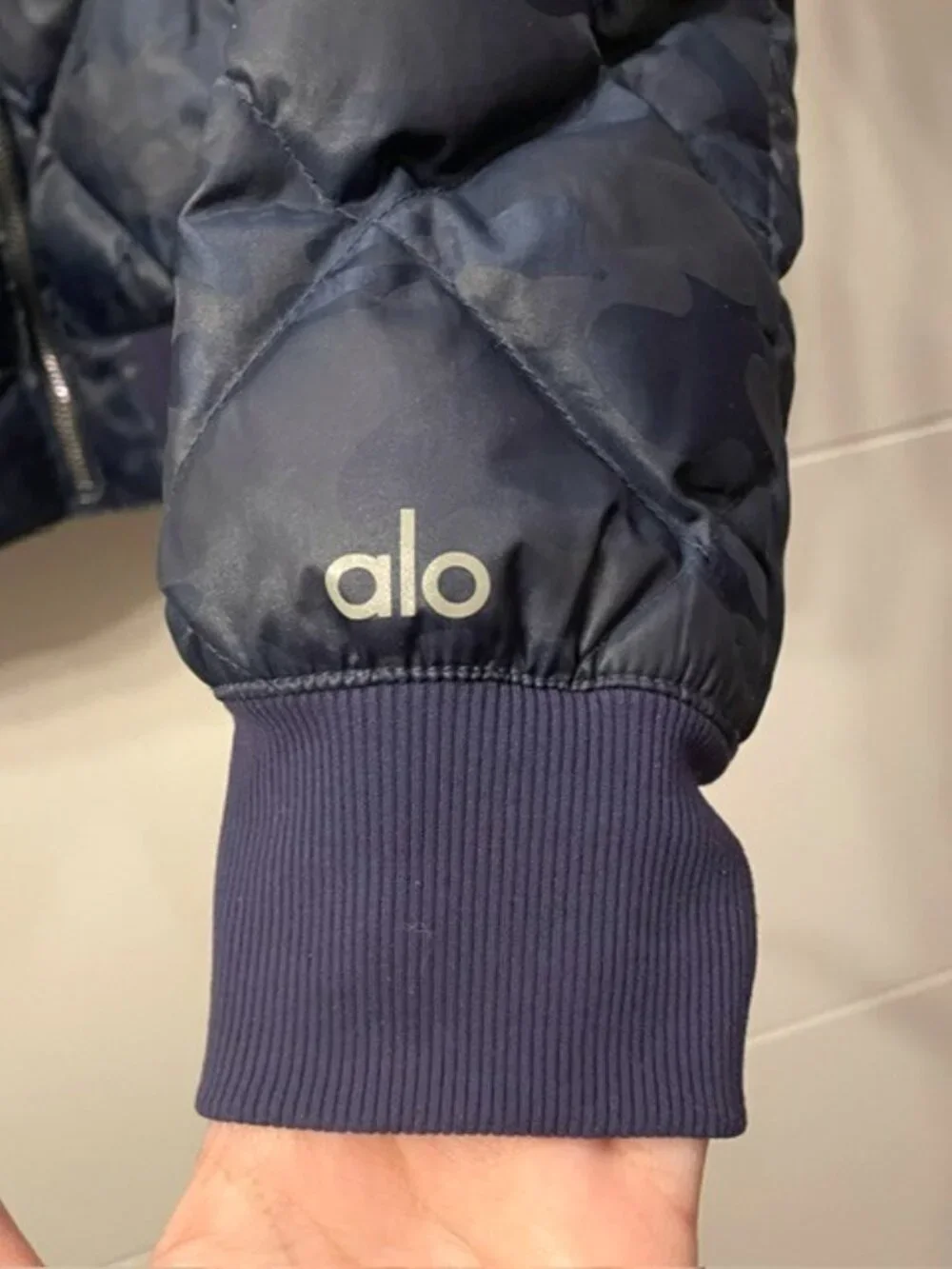 Alo Yoga Idol Quilted Bomber Jacket Down Puffer Navy Blue Camo Size XS